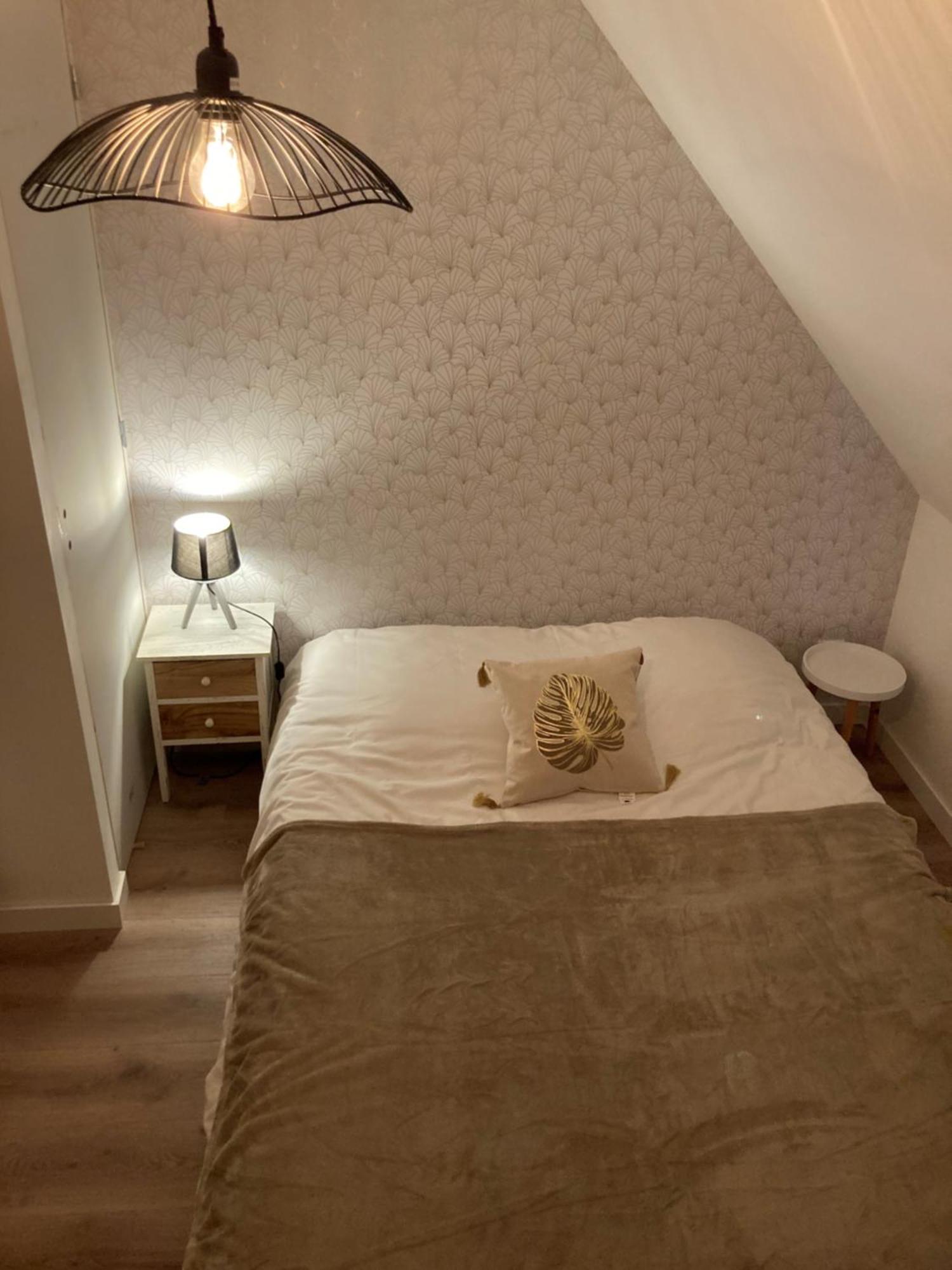 Holiday home Chez Victor Le Pecheur Tredrez-Locquemeau